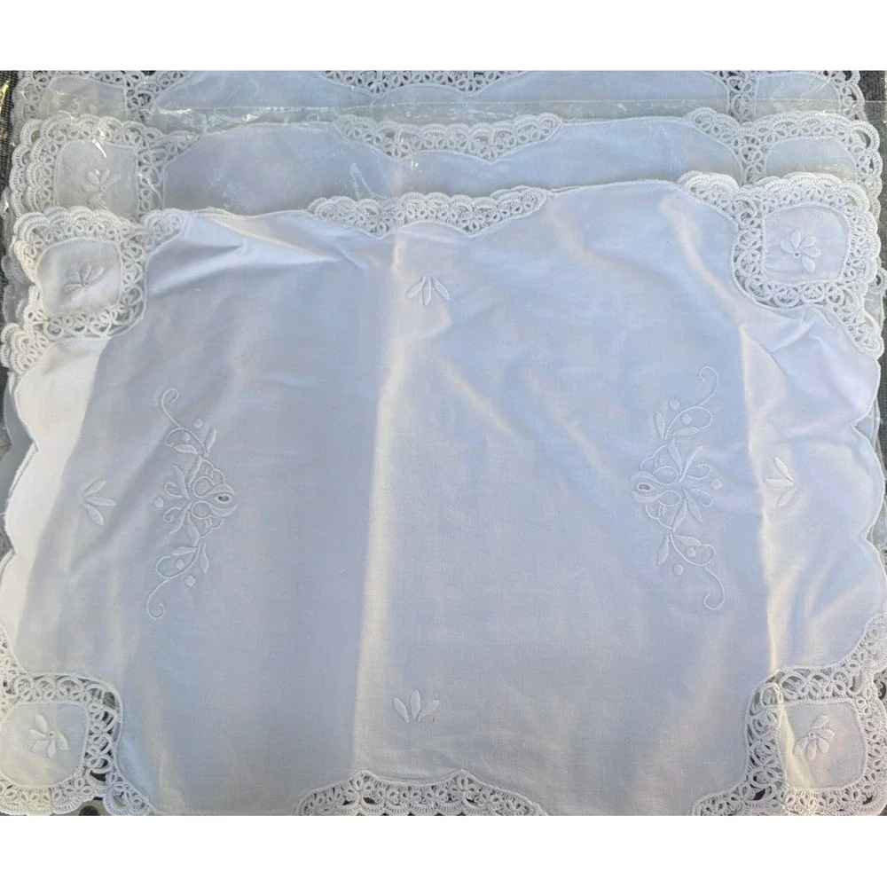 NIP VTG Cotton Embroidered White Battenberg Lace Placemats Scalloped Edges (6)
